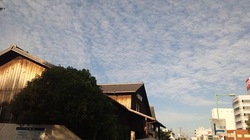 blue_sky_on_kakegawa_sta.JPG